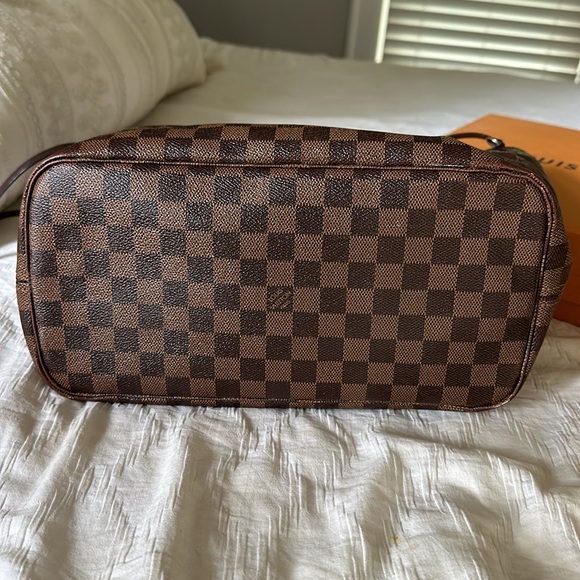 Louis Vuitton Neverful Damier Ebene Rose Ballerine MM - Picture 4 of 11